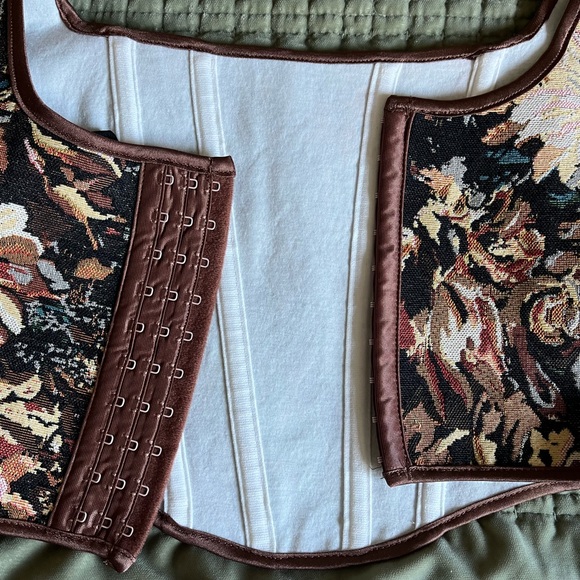 Winsdor Floral Corset Top - Picture 4 of 4